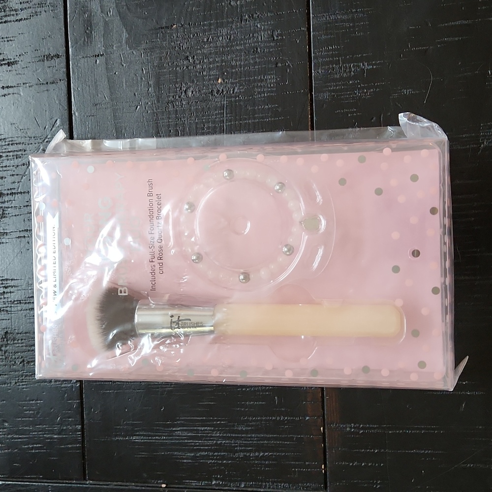 IT Foundation Brush